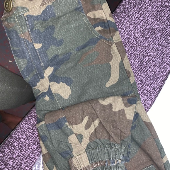 Camo Cargo Joggers - Picture 4 of 4
